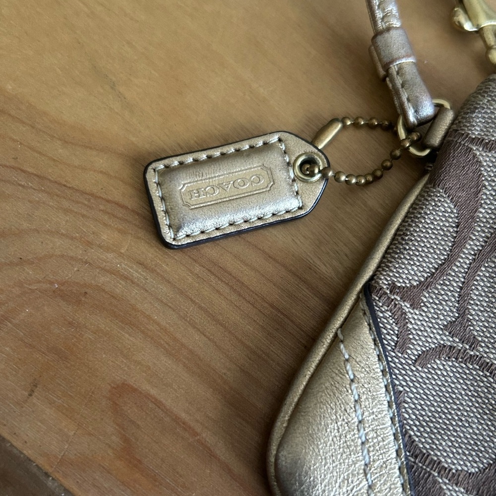 Classic coach wristlet - Picture 2 of 5